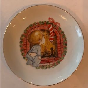 JASCO 1982 vintage Christmas plate 22k gold rim